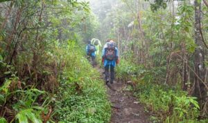 Mendaki Selasa, 2 Pemuda Tersesat di Gunung Agung Bali Belum Ditemukan