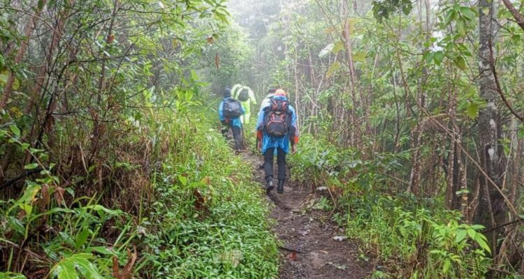 Mendaki Selasa, 2 Pemuda Tersesat di Gunung Agung Bali Belum Ditemukan