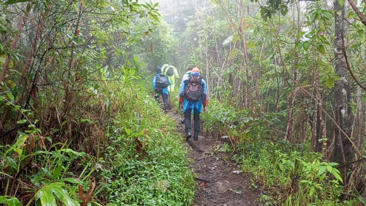 Mendaki Selasa, 2 Pemuda Tersesat di Gunung Agung Bali Belum Ditemukan